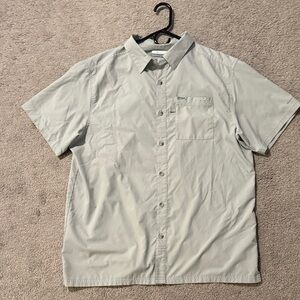 Columbia Men's Light Gray Casual Button Down Shirt